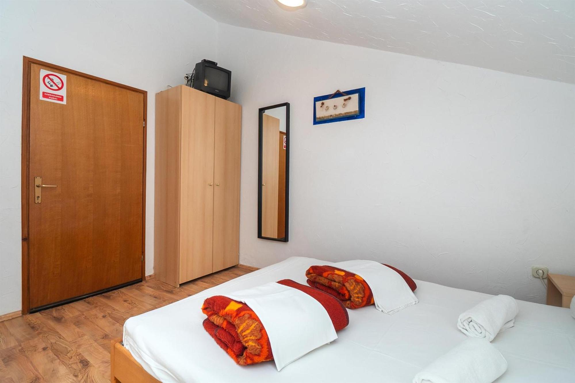 Apartments And Rooms Mladen Vodice Eksteriør billede